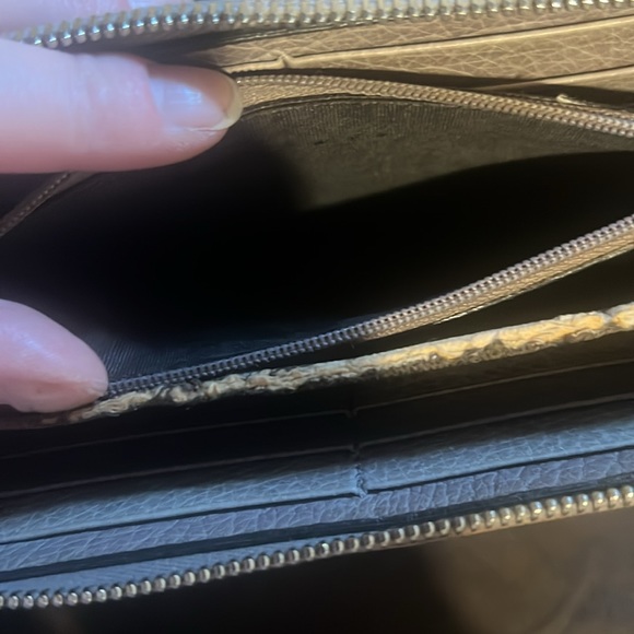 Authentic Gucci long wallet - Picture 4 of 4